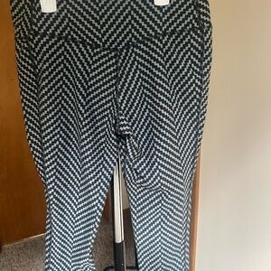 Nike Black and Gray Zigzag Patterned Garment